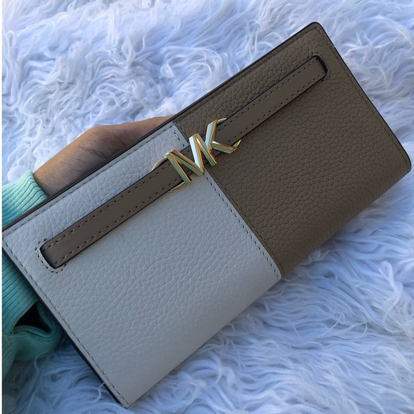 New Michael Kors Reed Wallet - Picture 1 of 4